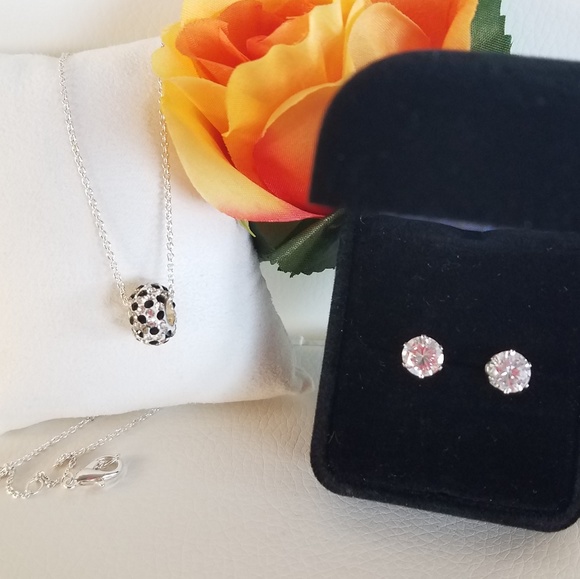 🚫SOLD🚫Silver Crystal Necklace and Earrings - Picture 2 of 3